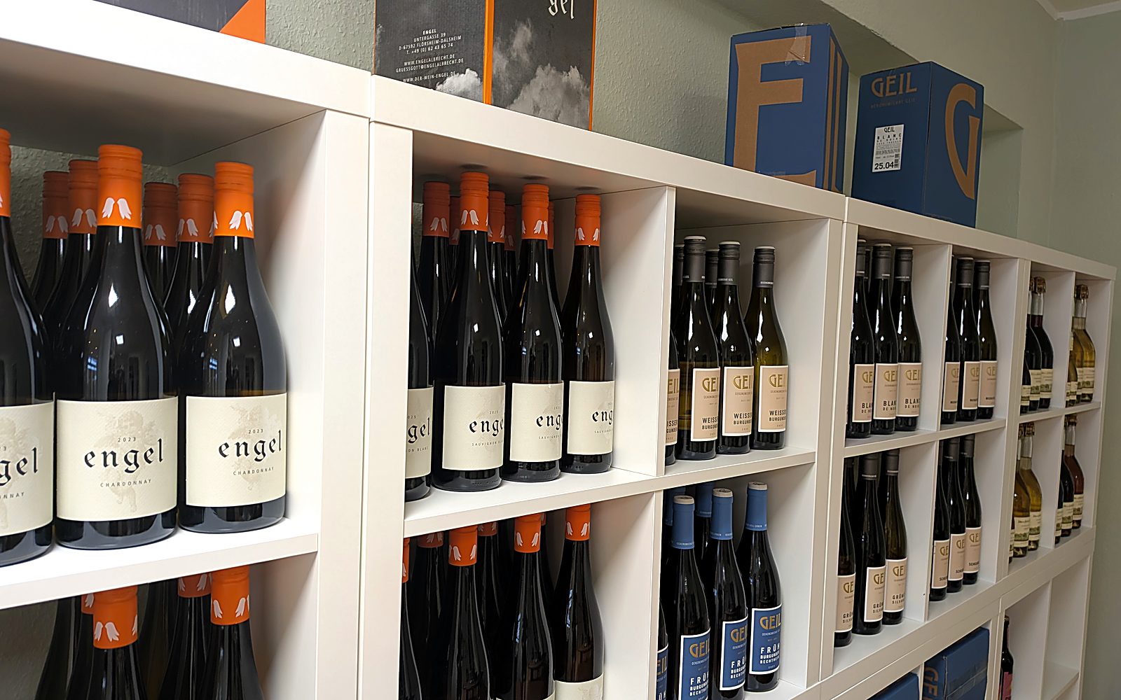 Weinregal im Billerbecker Weinbüdchen